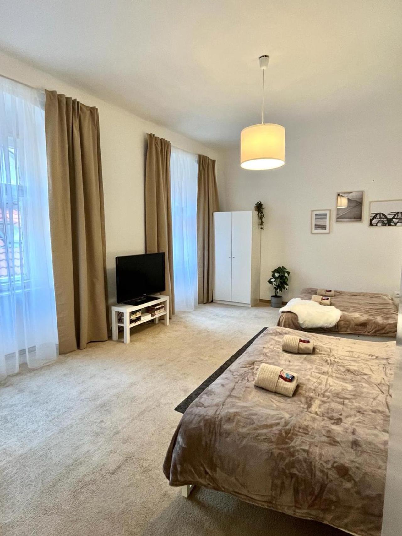 Apartment Lea - Old Town Bratislava Exterior foto