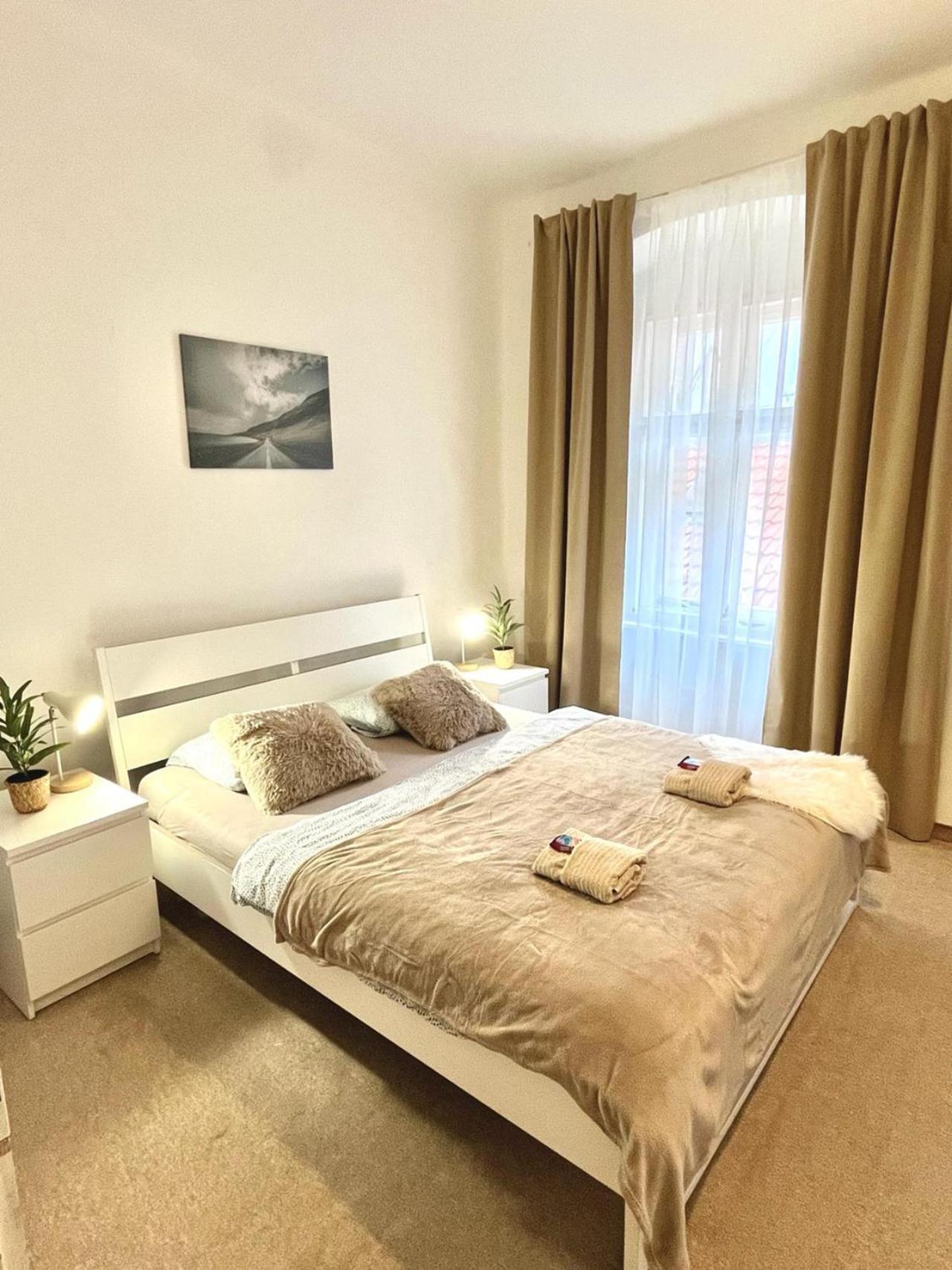 Apartment Lea - Old Town Bratislava Exterior foto