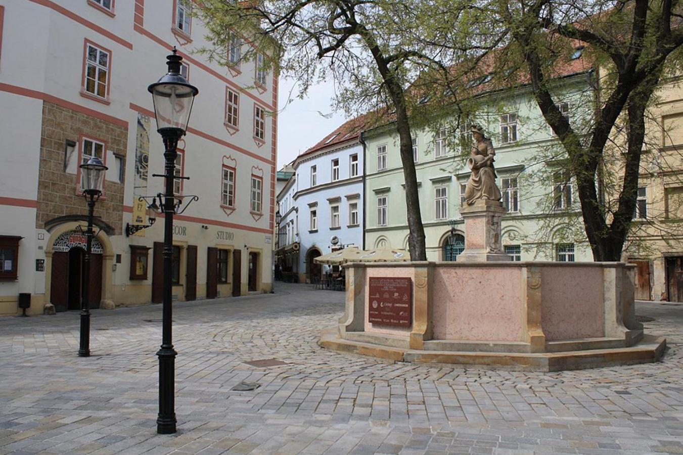 Apartment Lea - Old Town Bratislava Exterior foto